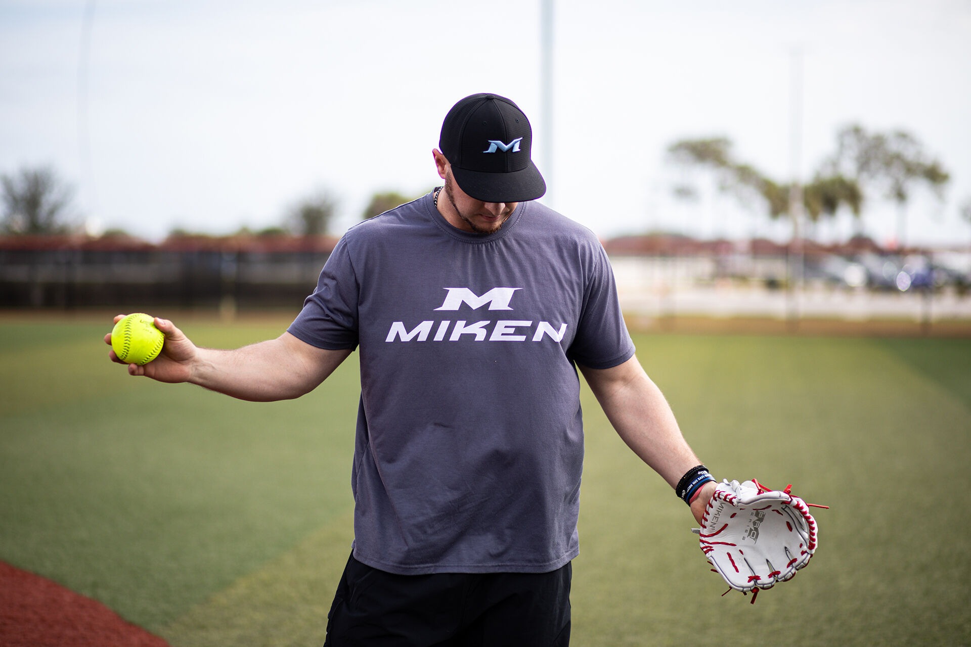 Miken Pro Series 13.5 in Slowpitch Glove | Miken