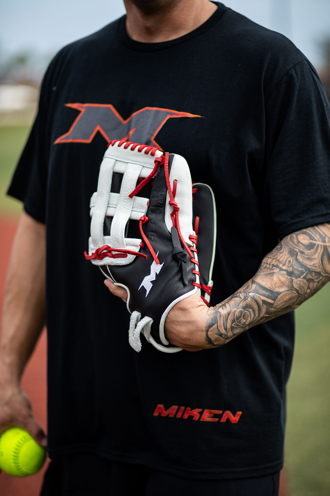 Miken Player Series 15 in Slowpitch Glove Miken