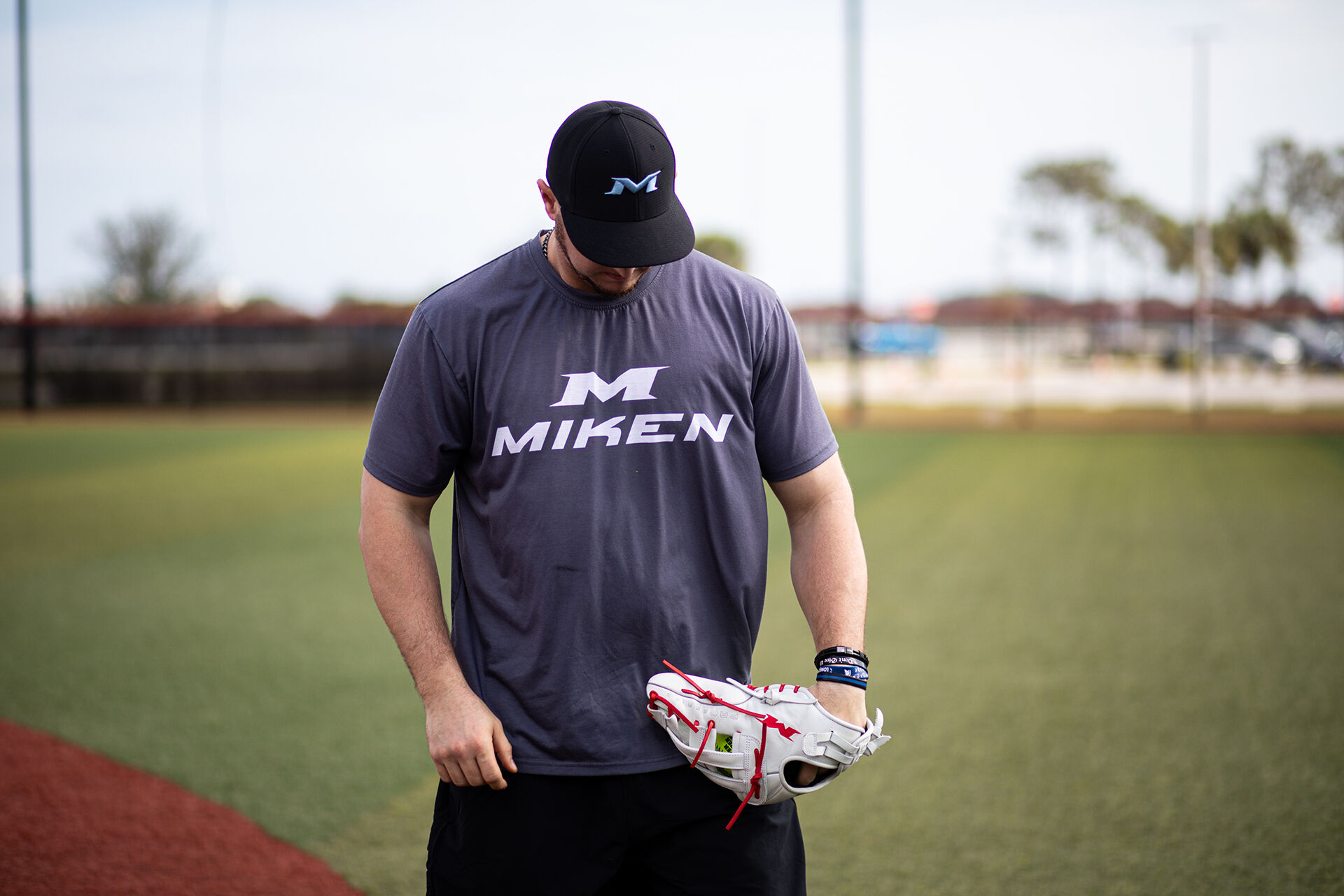 Miken Pro Series 13.5 in Slowpitch Glove | Miken