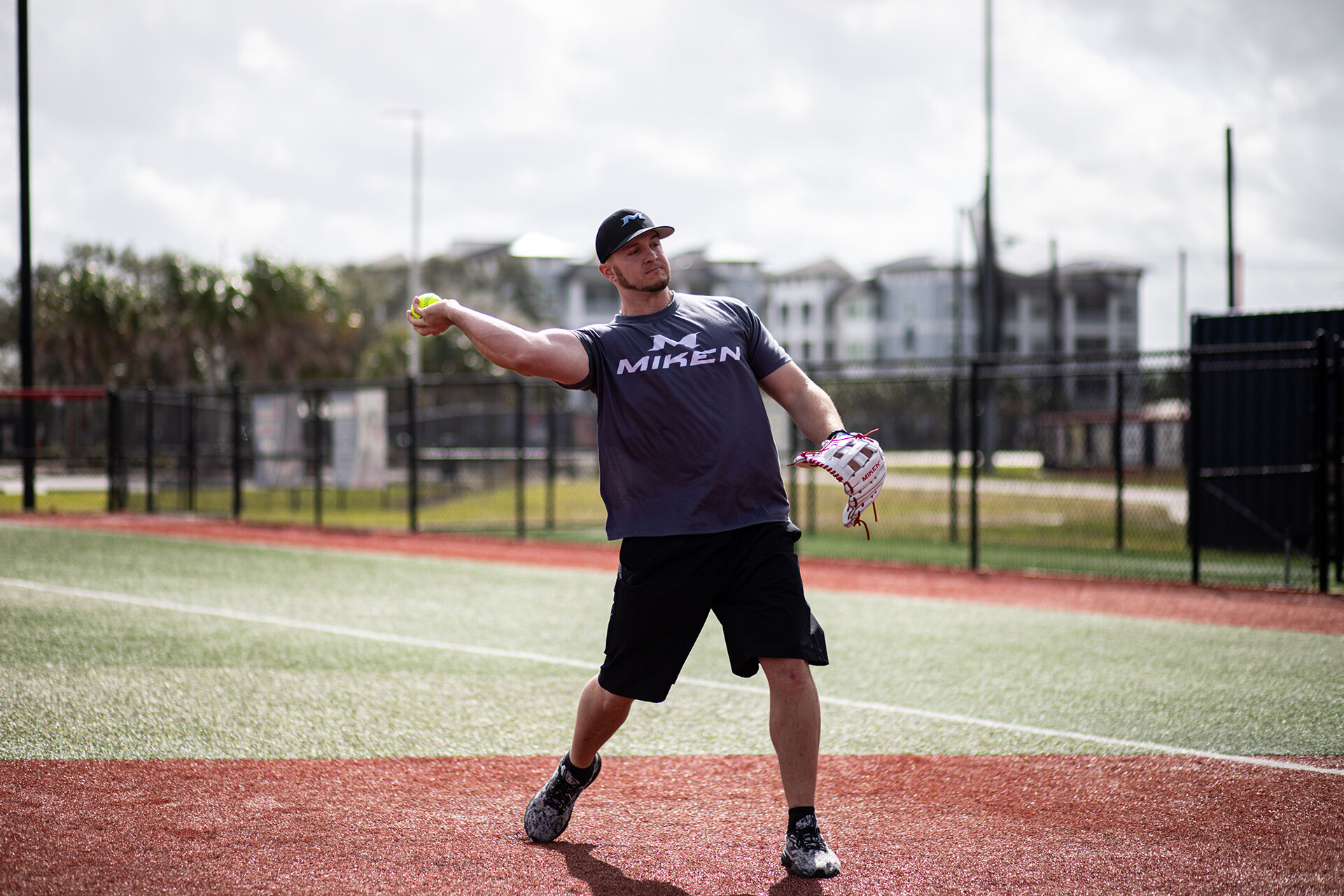 Miken Pro Series 13.5 in Slowpitch Glove | Miken
