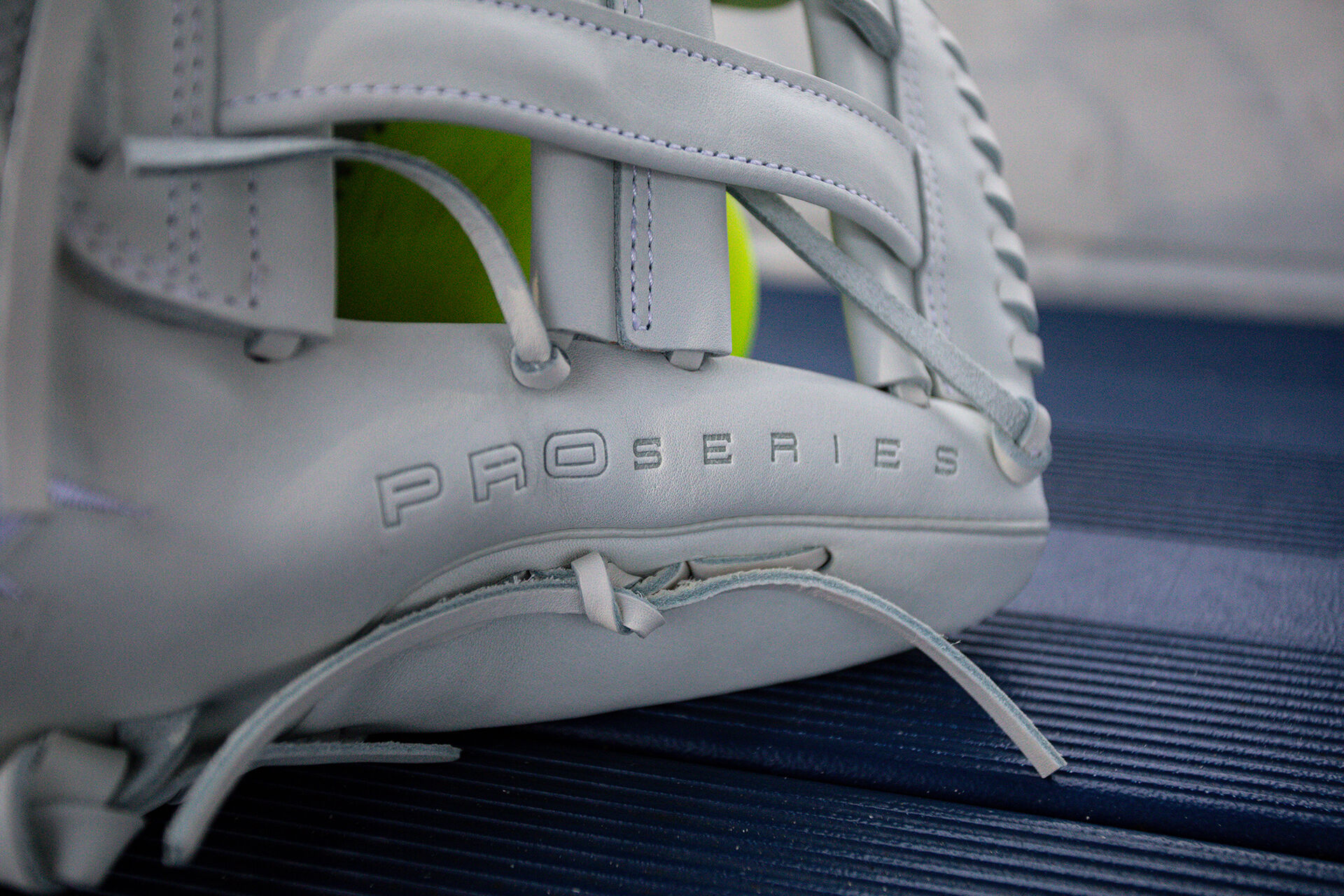 Miken Pro Series 13 in Slowpitch Glove | Miken