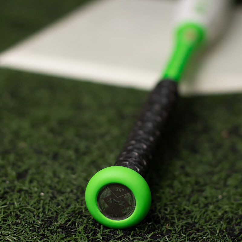 Green knob and black grip on a handle of a Freak Lucky USSSA bat - SKU:MSU3FLKL loading=